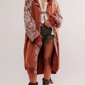 Free People Last Splash sweatshirt in the color syrup 🍁. Size XL. NWOT